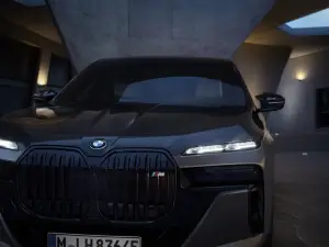 BMW M760e 2023 - Foto - 3