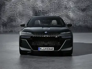 BMW M760e 2023 - Foto - 6