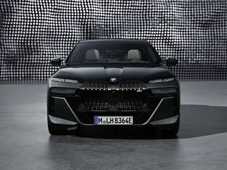 BMW M760e 2023 - Foto - 6