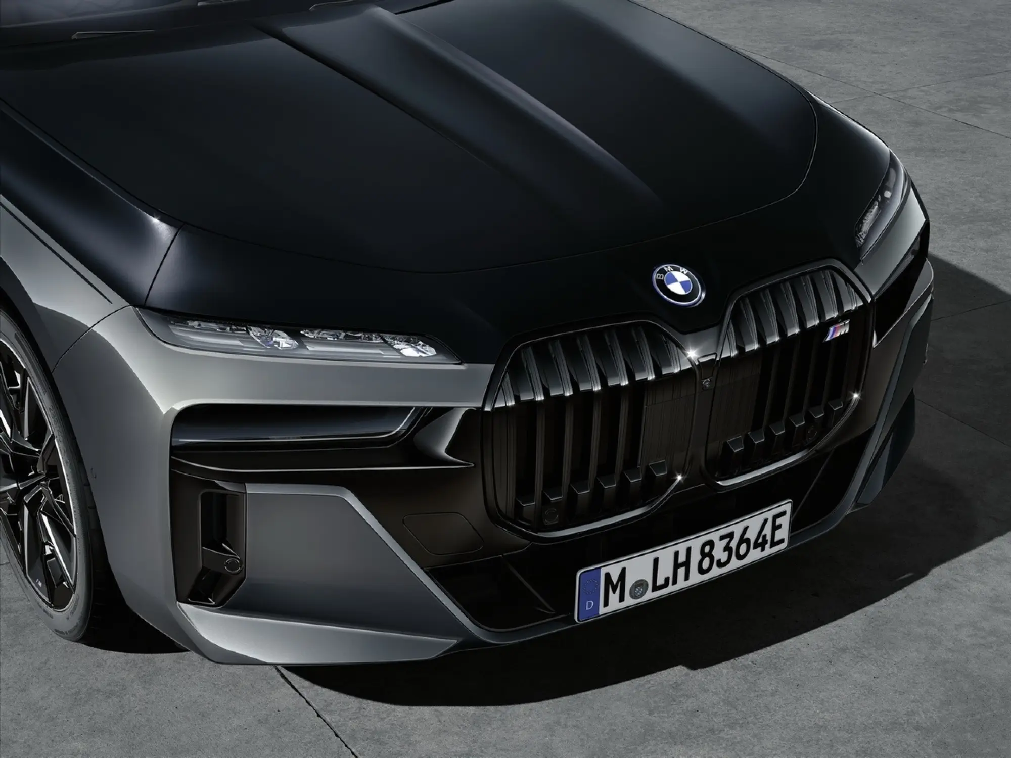 BMW M760e 2023 - Foto - 25
