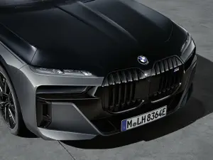 BMW M760e 2023 - Foto - 25