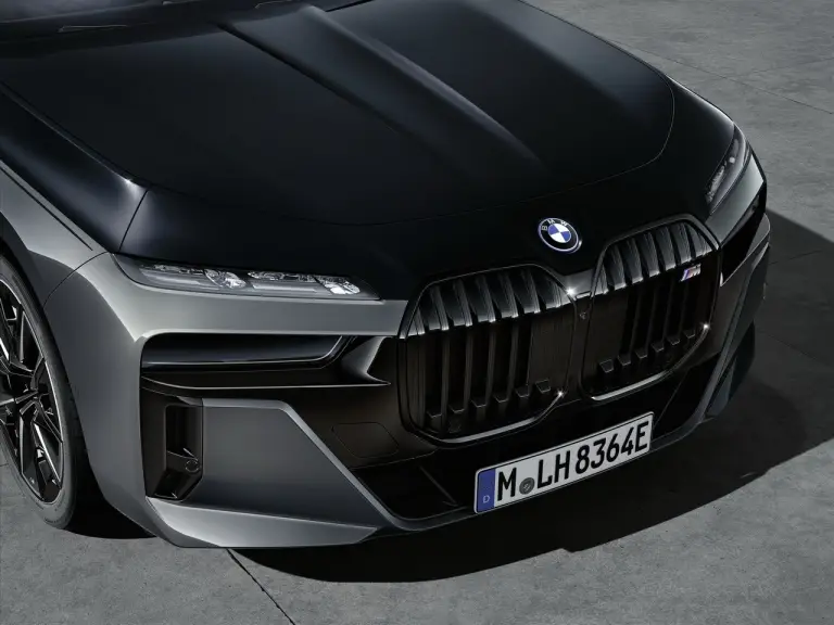 BMW M760e 2023 - Foto - 25