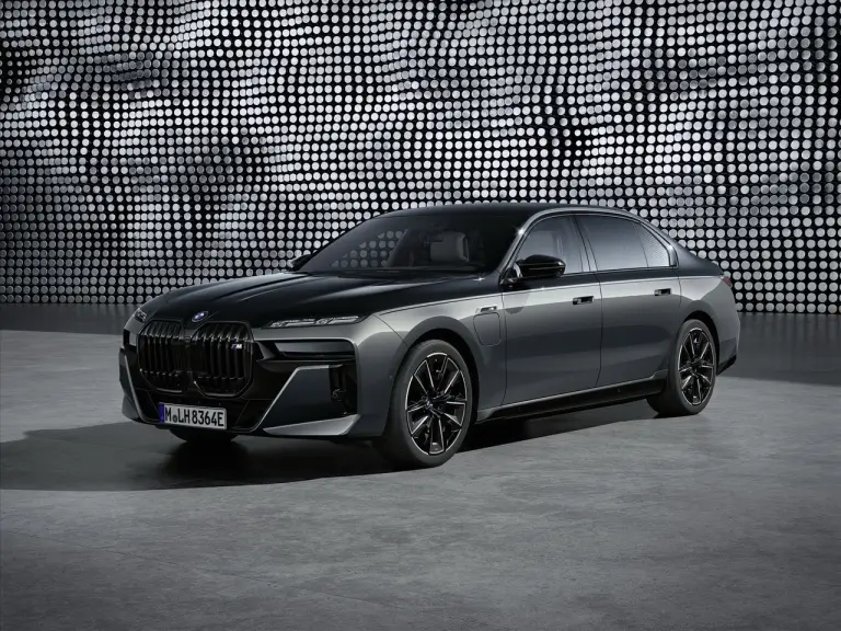 BMW M760e 2023 - Foto - 26