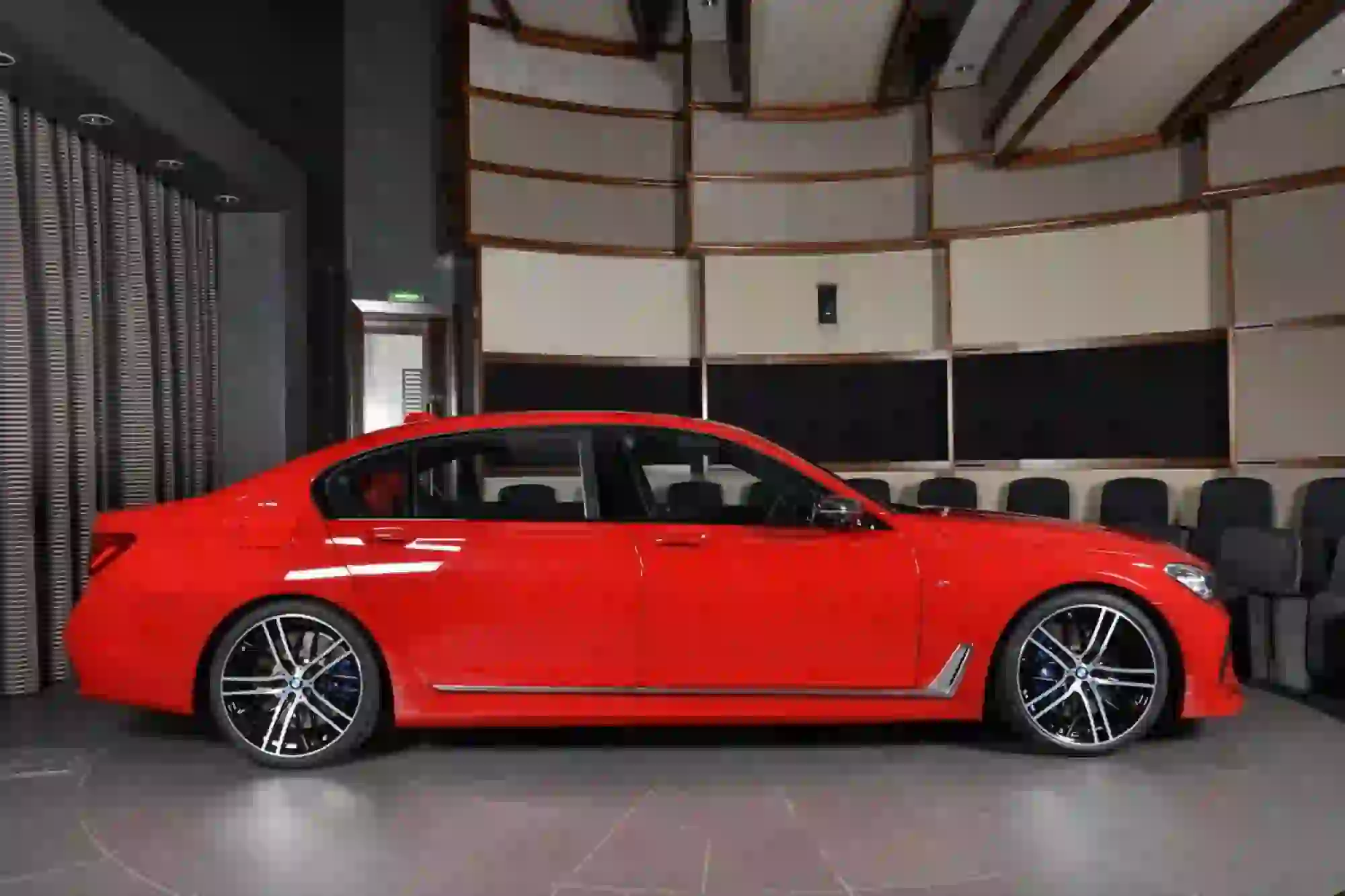 BMW M760Li Imola Red - 12