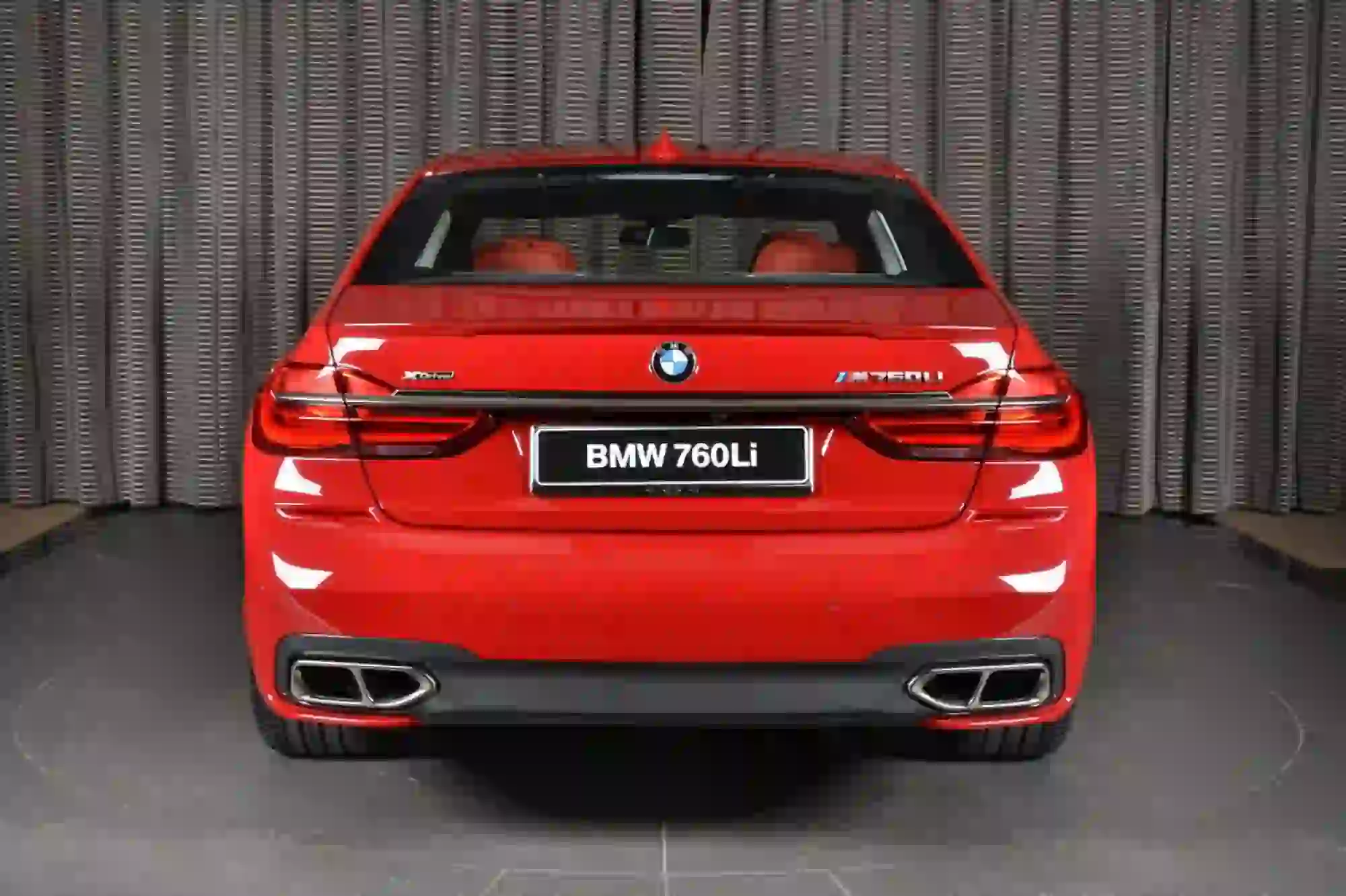 BMW M760Li Imola Red - 13