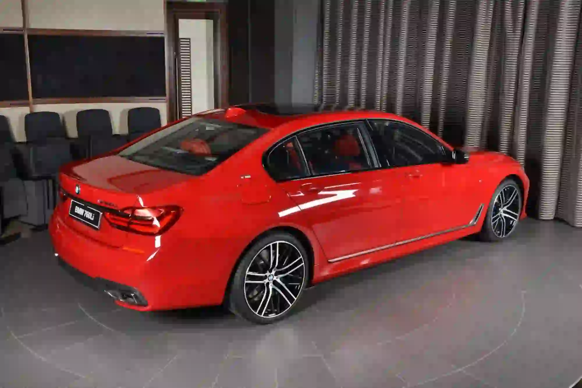 BMW M760Li Imola Red - 16