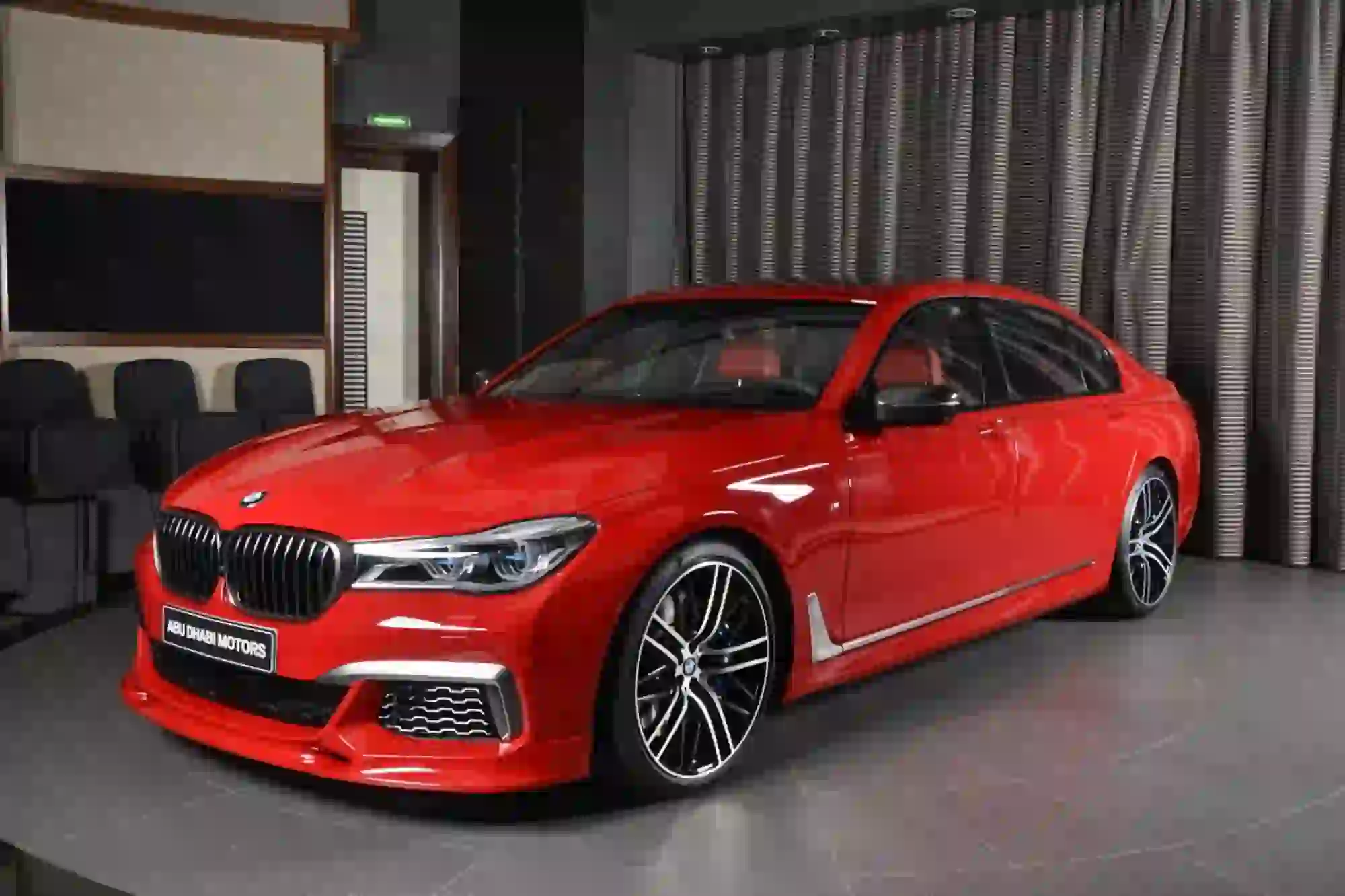 BMW M760Li Imola Red - 1