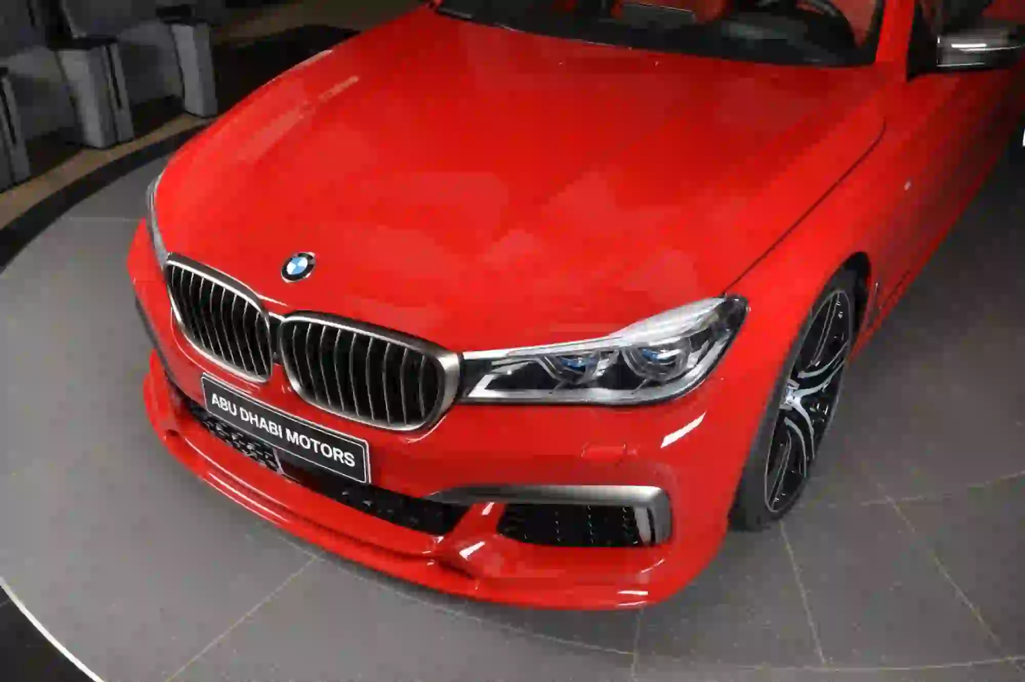 BMW M760Li Imola Red - 4