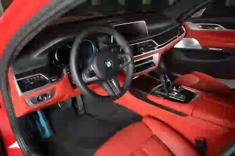 BMW M760Li Imola Red - 7