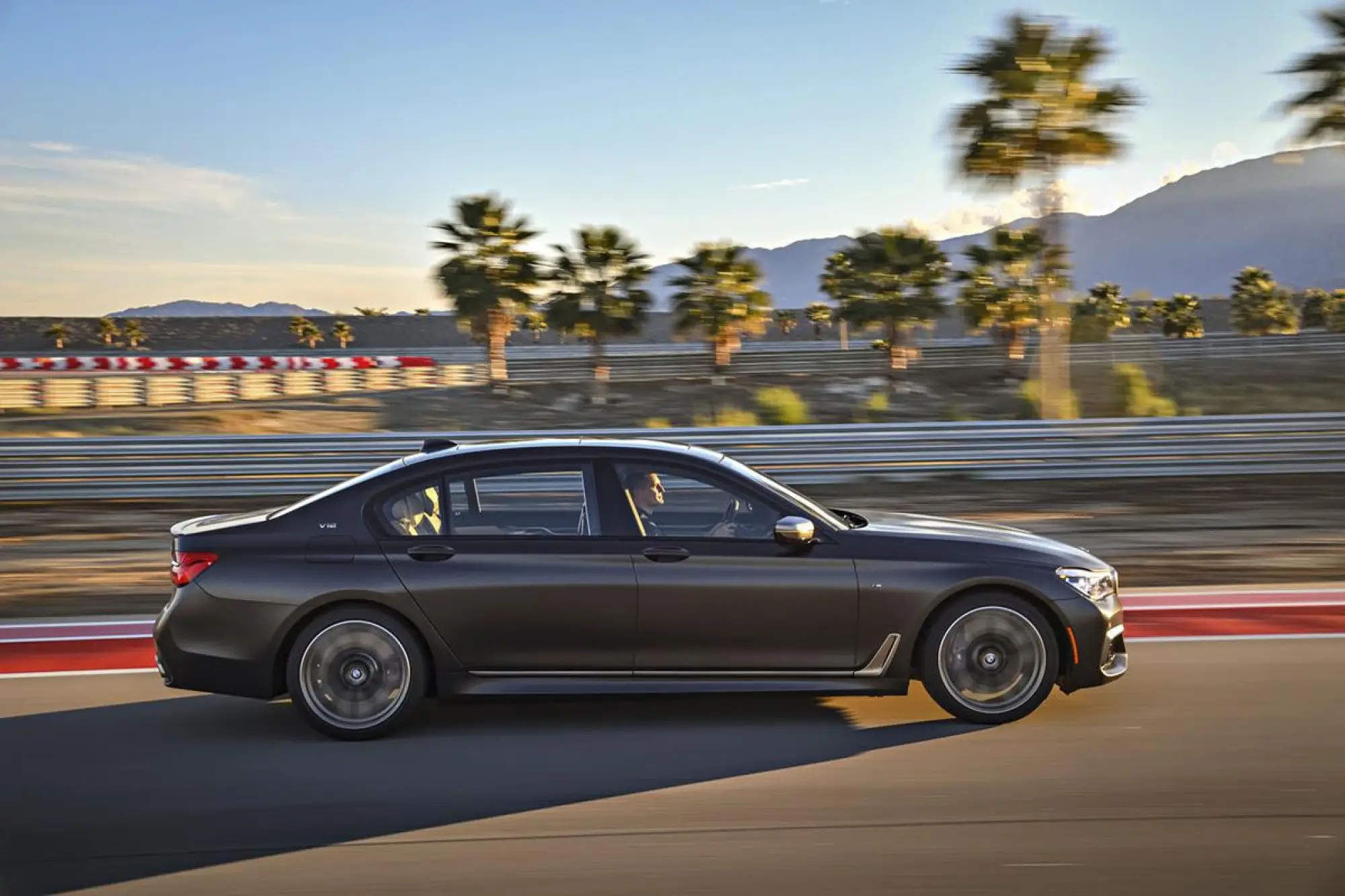 BMW M760Li xDrive - 135