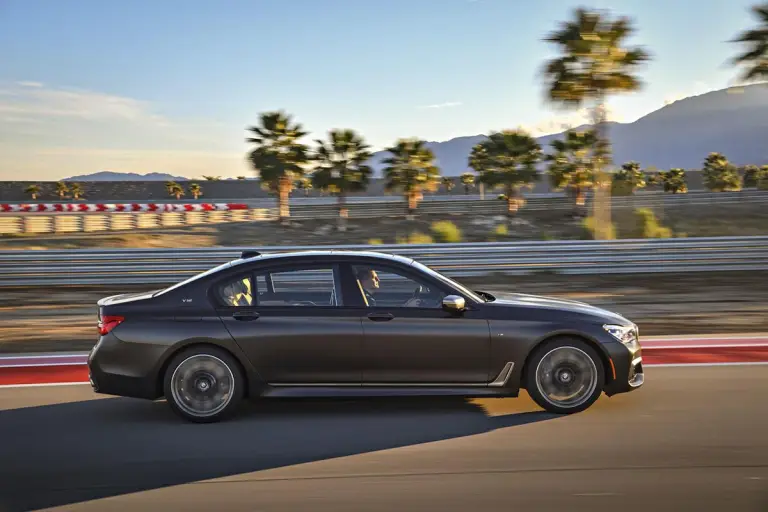 BMW M760Li xDrive - 135