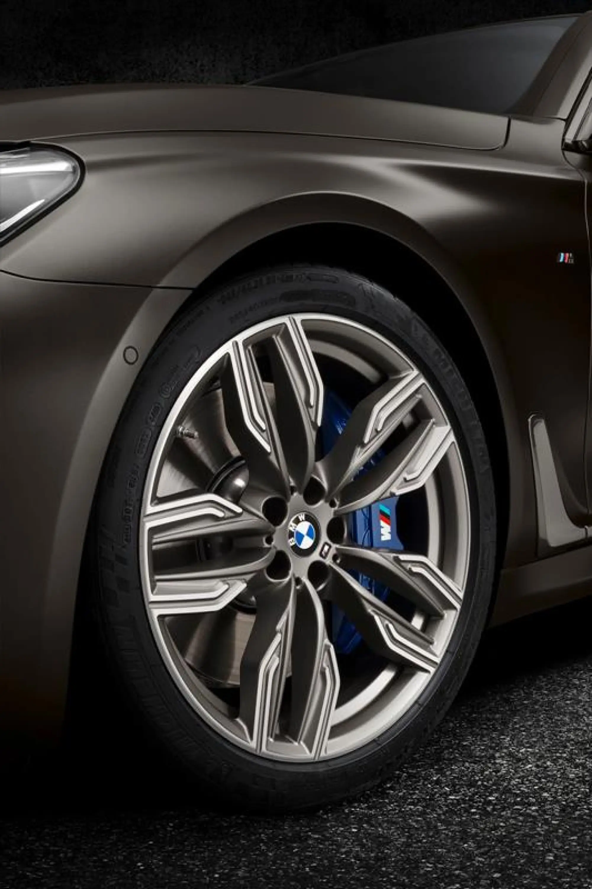 BMW M760Li xDrive - 7