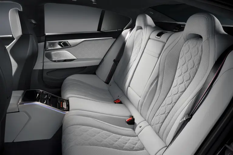 BMW M8 Gran Coupe 2020 - 36