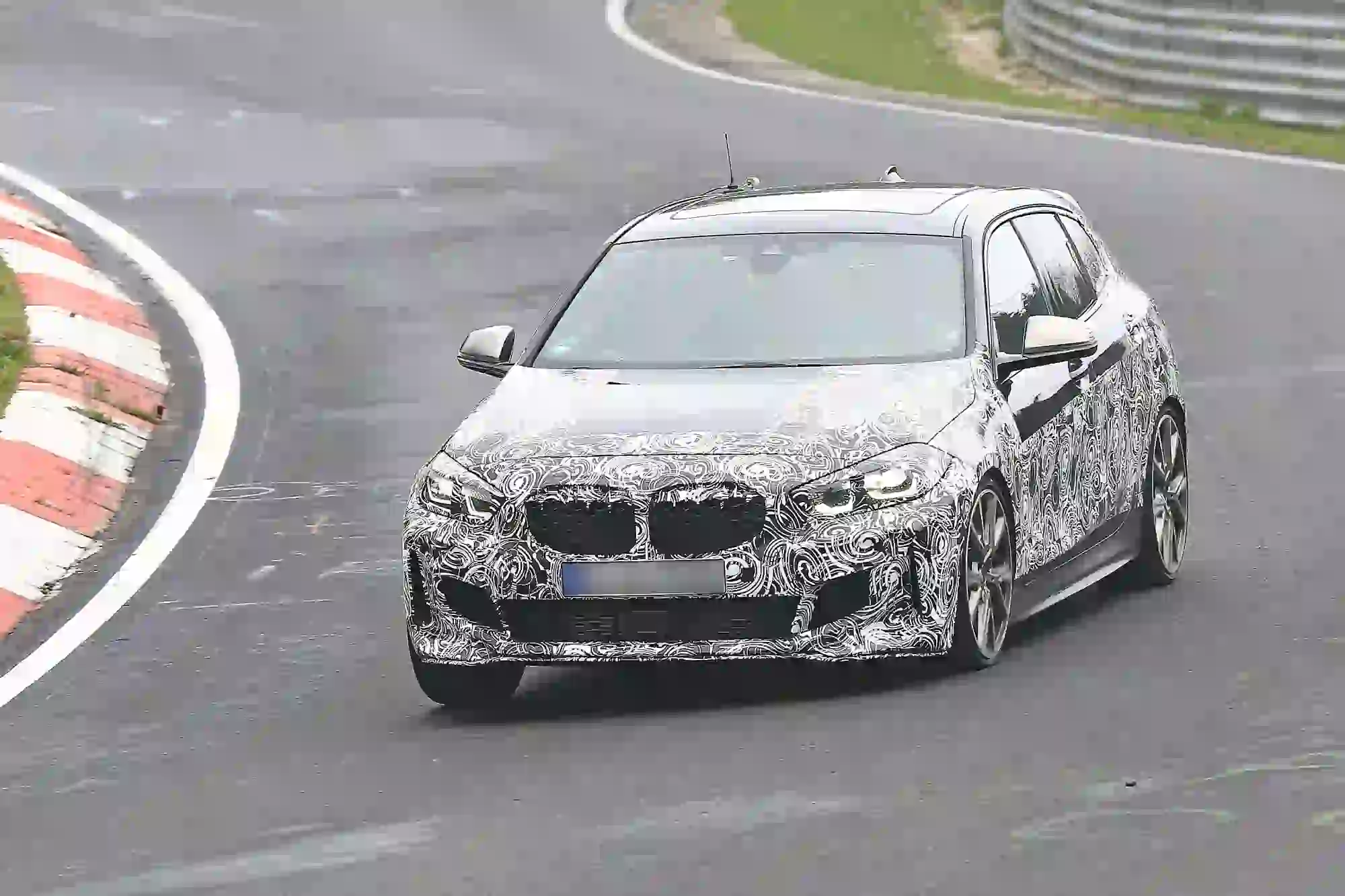BMW Serie 1 2019 - Le foto spia dal Nurburgring - 2