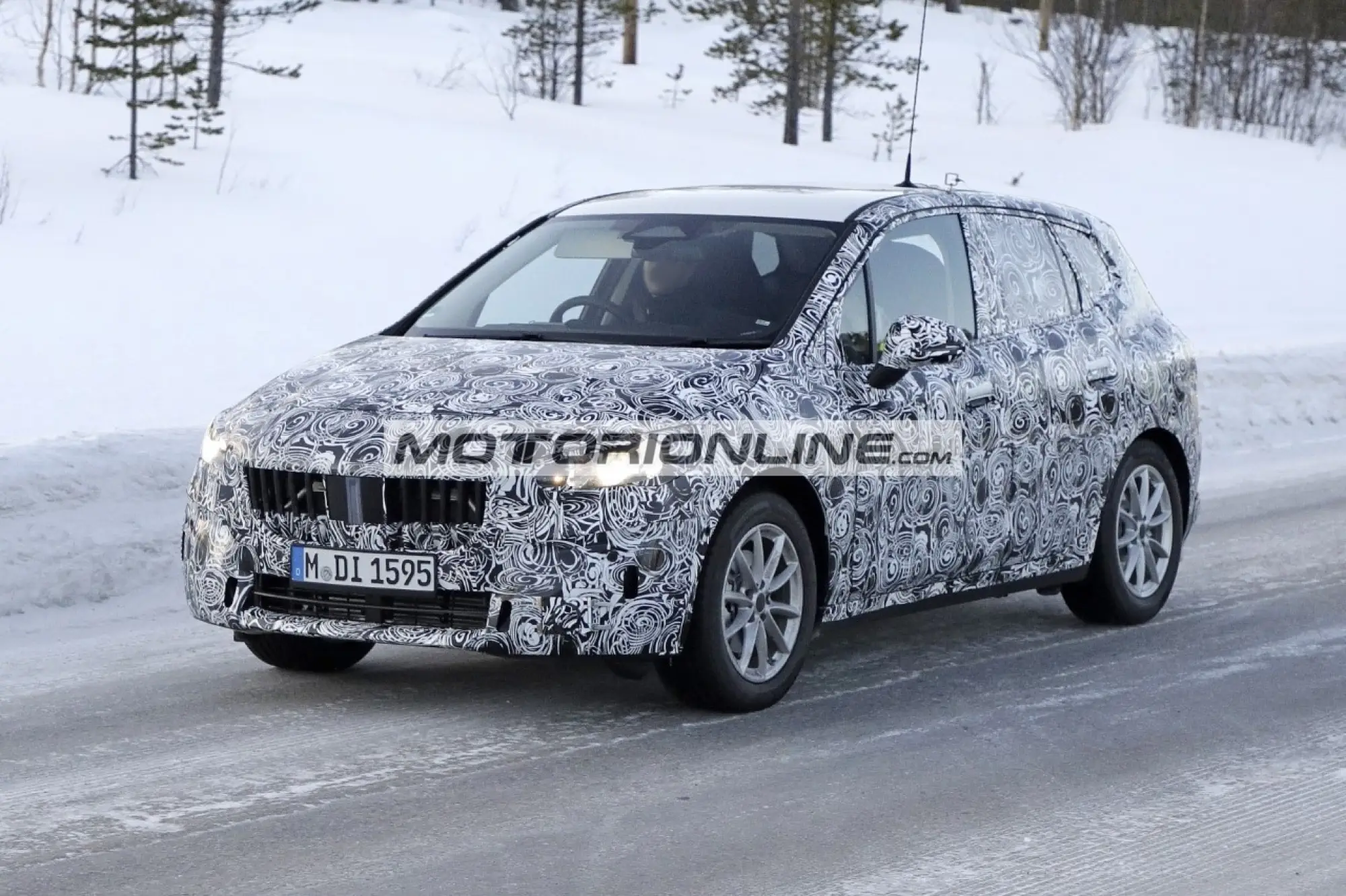 BMW Serie 2 Active Tourer - Foto spia 3-4-2020 - 13