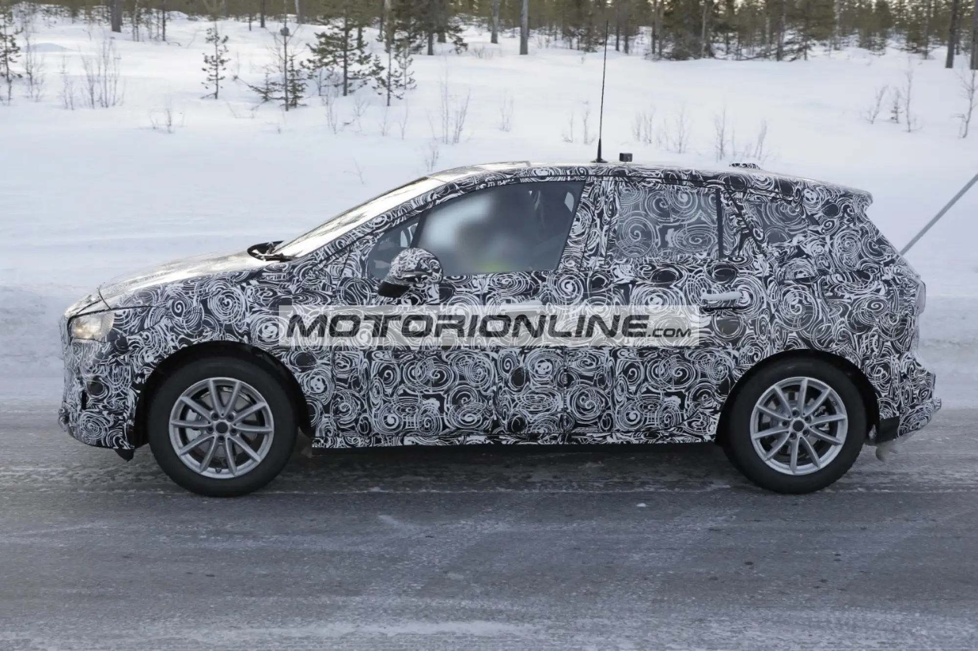BMW Serie 2 Active Tourer - Foto spia 3-4-2020 - 15