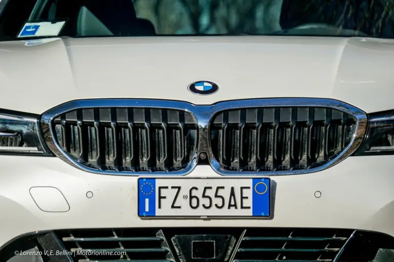 BMW Serie 3 330e 2020 - Prova su Strada - 6