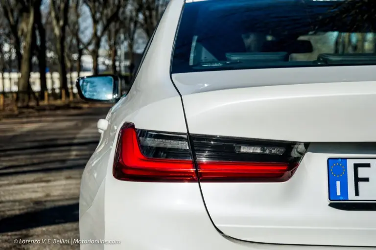 BMW Serie 3 330e 2020 - Prova su Strada - 23