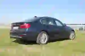 BMW Serie 3 330e: prova su strada - 4