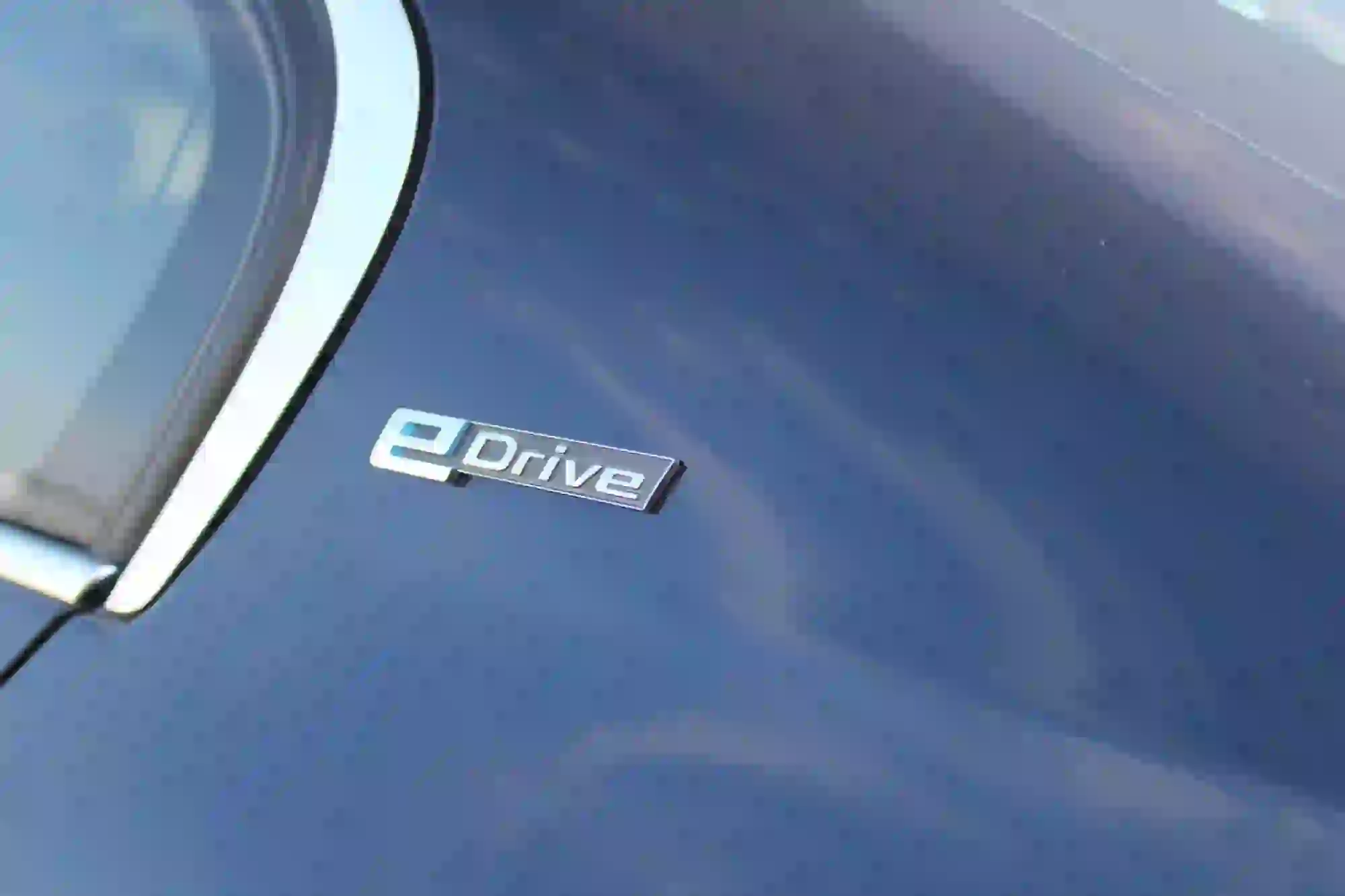 BMW Serie 3 330e: prova su strada - 9