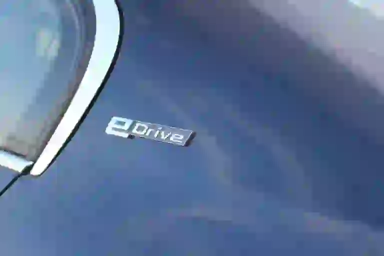 BMW Serie 3 330e: prova su strada - 9