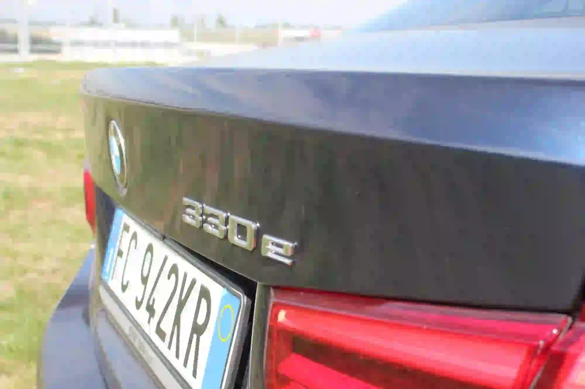 BMW Serie 3 330e: prova su strada - 17