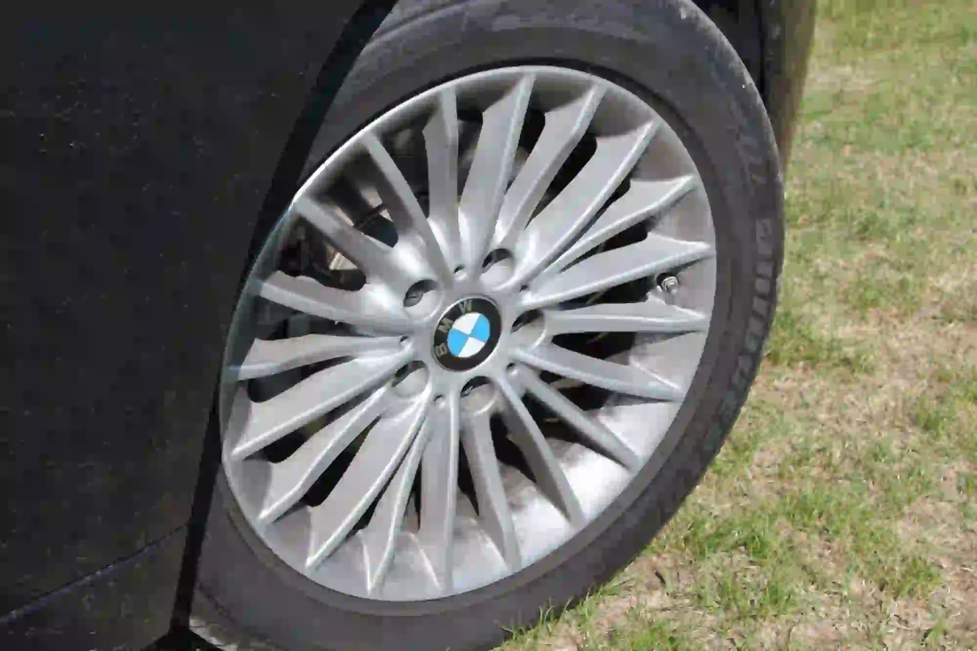BMW Serie 3 330e: prova su strada - 18