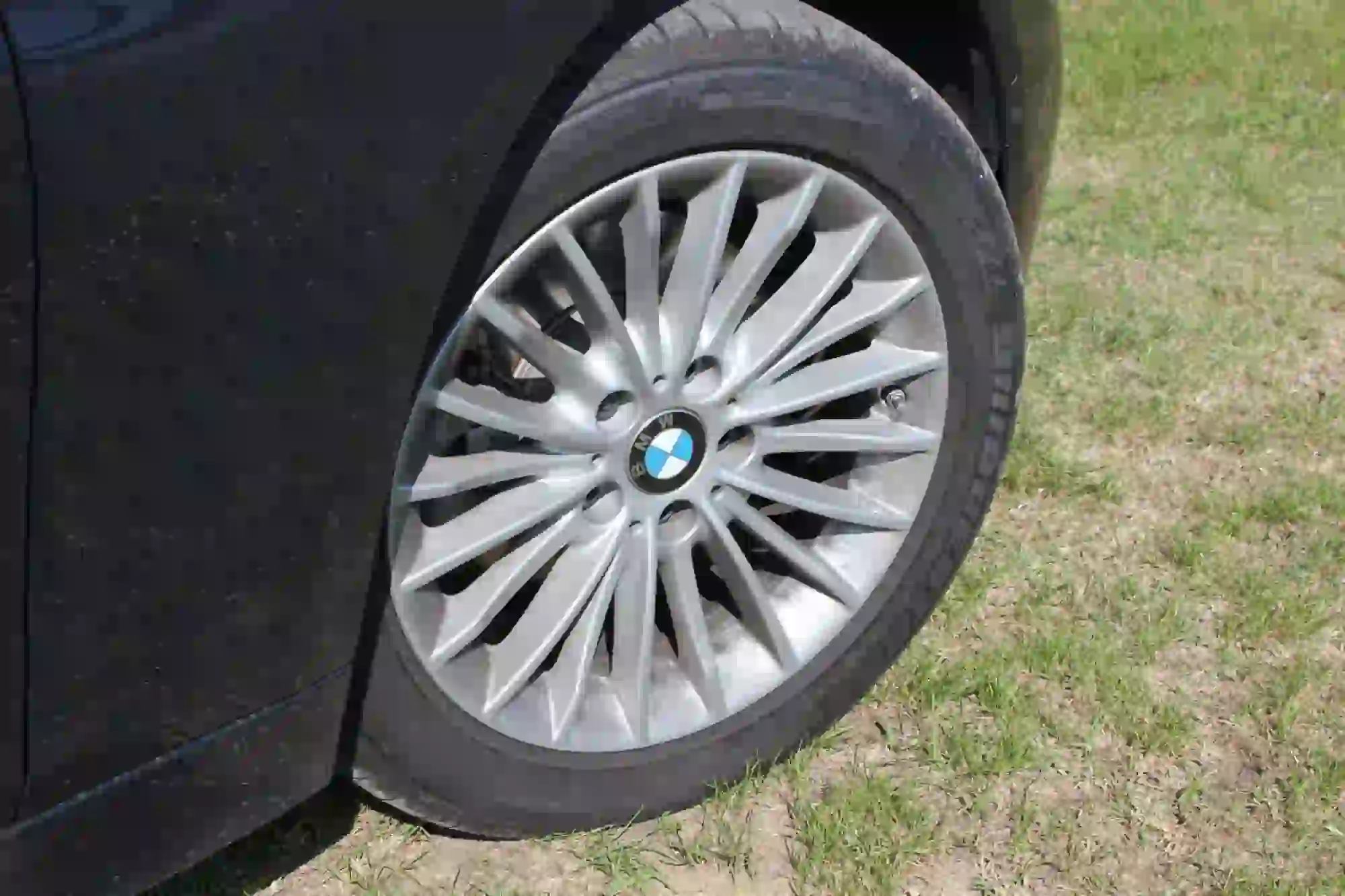 BMW Serie 3 330e: prova su strada - 19