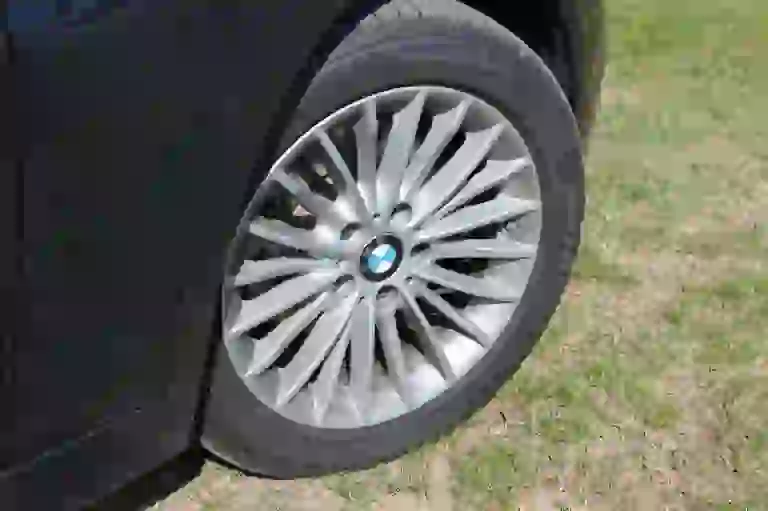 BMW Serie 3 330e: prova su strada - 19