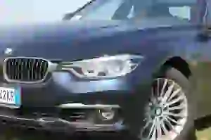 BMW Serie 3 330e: prova su strada - 25