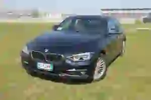 BMW Serie 3 330e: prova su strada - 27