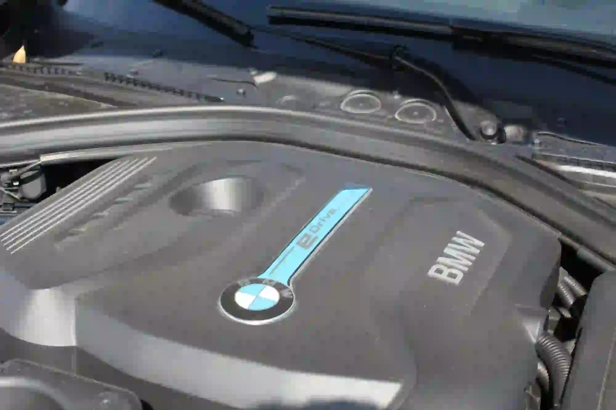 BMW Serie 3 330e: prova su strada - 29