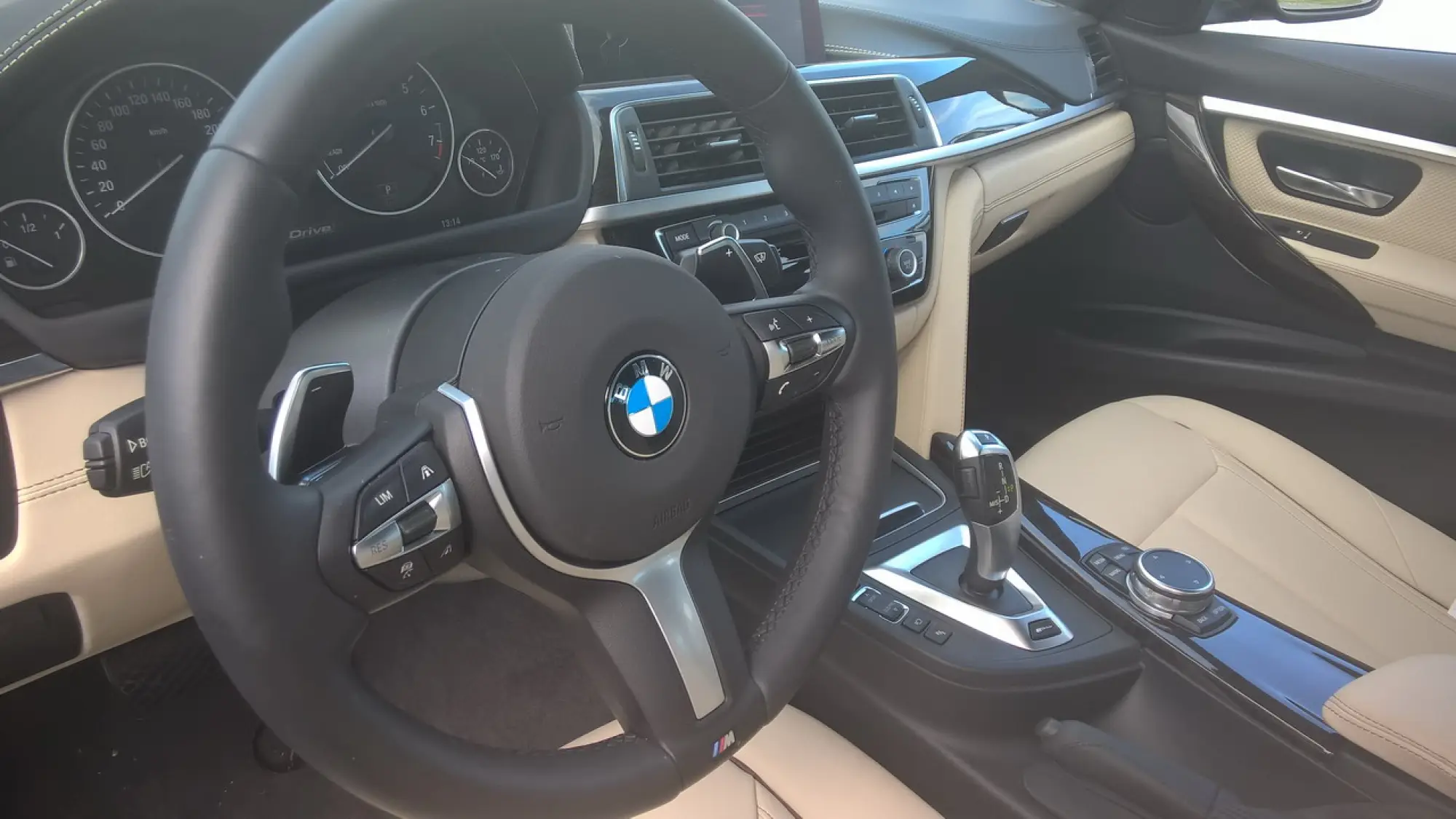 BMW Serie 3 330e: prova su strada - 33