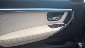 BMW Serie 3 330e: prova su strada - 36