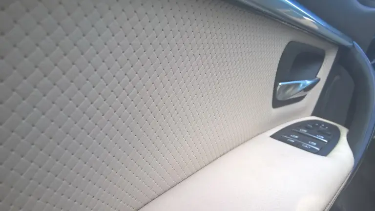 BMW Serie 3 330e: prova su strada - 38
