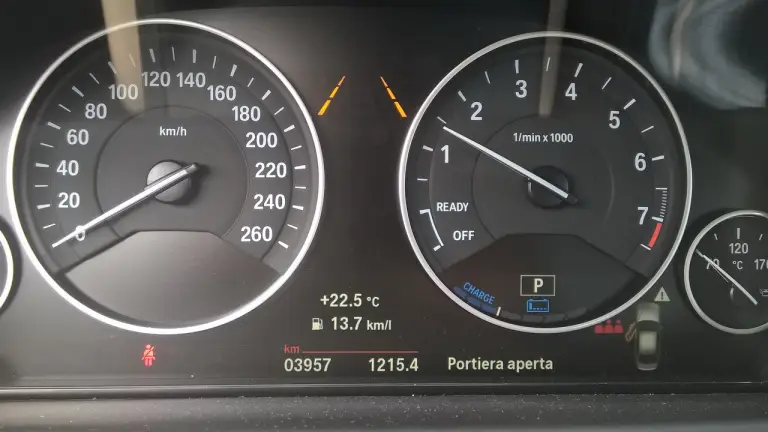 BMW Serie 3 330e: prova su strada - 41