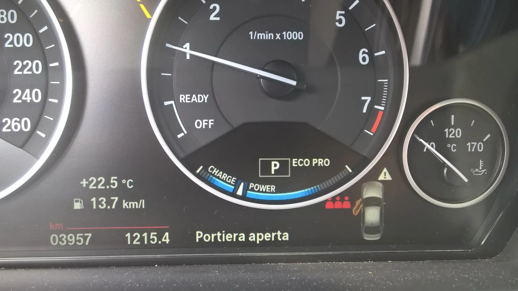 BMW Serie 3 330e: prova su strada - 42
