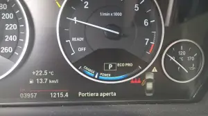 BMW Serie 3 330e: prova su strada - 42