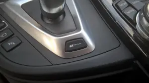 BMW Serie 3 330e: prova su strada - 43