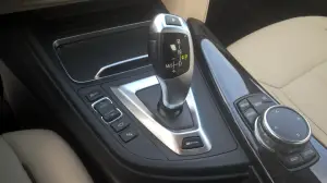 BMW Serie 3 330e: prova su strada - 48