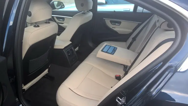BMW Serie 3 330e: prova su strada - 49