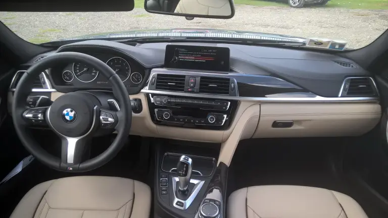 BMW Serie 3 330e: prova su strada - 50