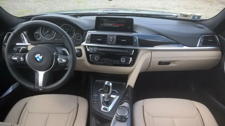 BMW Serie 3 330e: prova su strada - 51