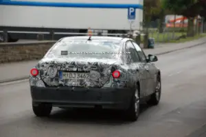 Bmw Serie-3 berlina - Foto spia 30-06-2010 - 3