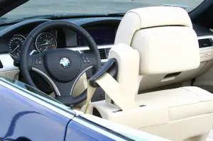 BMW Serie 3 Coupe e BMW Serie 3 Cabriolet 2010 - 17