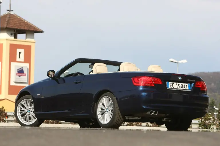 BMW Serie 3 Coupe e BMW Serie 3 Cabriolet 2010 - 60