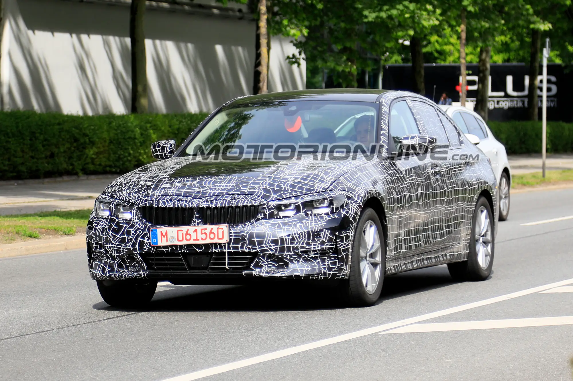BMW Serie 3 MY 2019 foto spia 23 maggio 2018 - 2