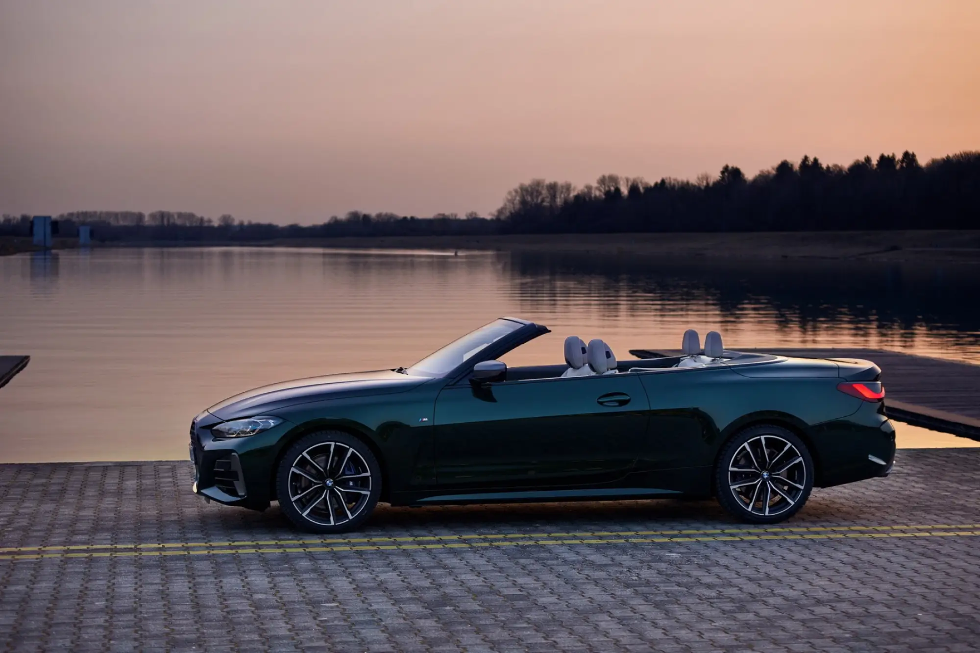 BMW Serie 4 Cabrio 2021 - Nuove foto - 64