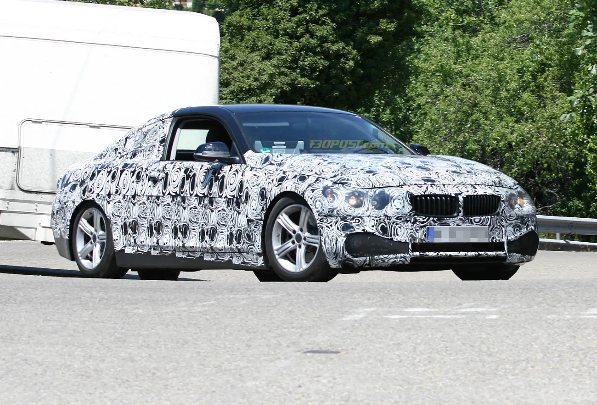 BMW Serie 4 Coupe foto spia - 3