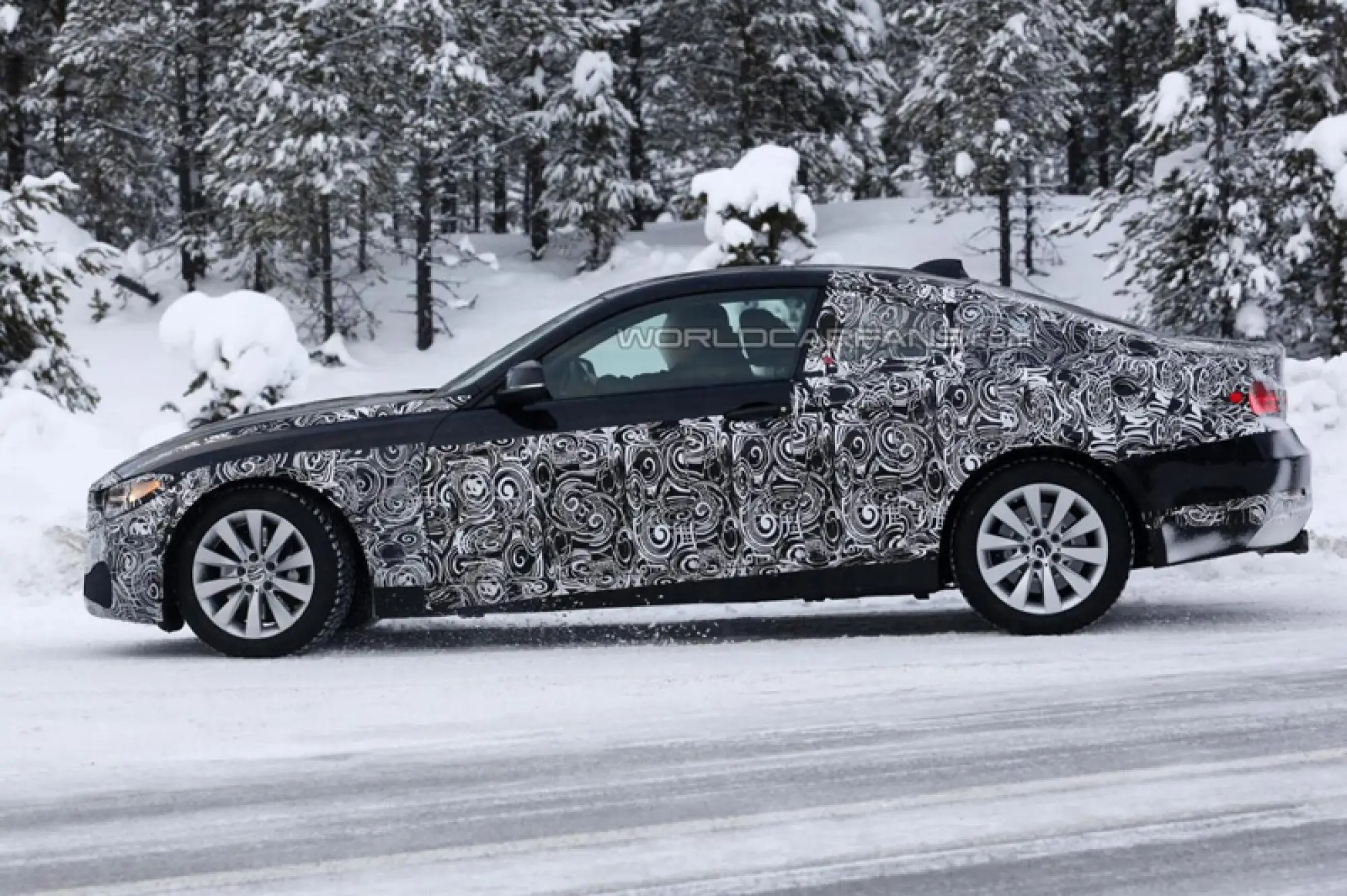 BMW Serie 4 Coupe nuove foto spia - 2